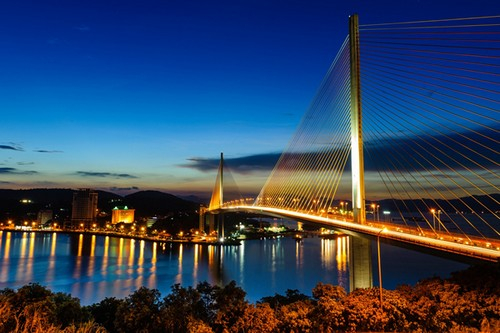 vẻ đẹp vi diệu của cầu bãi cháy Quảng Ninh
