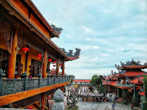 Thăm chùa Ba Vàng Quảng Ninh