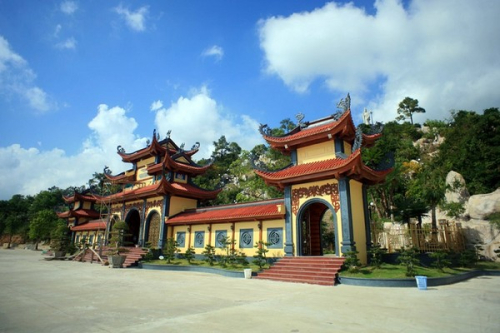 Hình ảnh chùa Ba Vàng