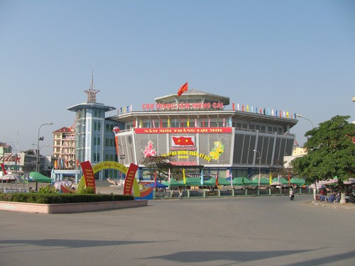 Trung tâm cửa khẩu quốc tế Móng Cái