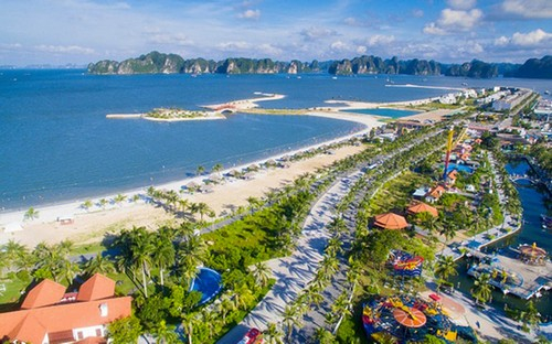 Cảnh ven bờ đảo Tuần Châu