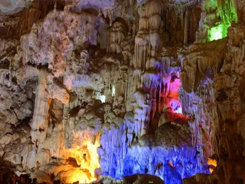 Động Thiên Cung là một trong những hang động đẹp nhất vùng đất Mỏ
