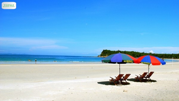Bãi tắm Minh Châu sở hữu bờ cát trắng mịn trải dài 1.5km 