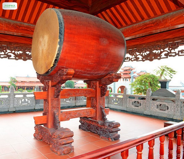 Trống độc mộc bằng gỗ đỏ nguyên khối lớn nhất Việt Nam