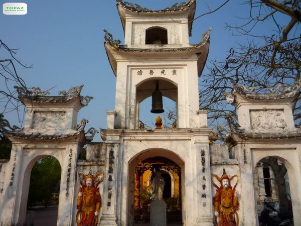 Tam Quan chùa Quan Lạn