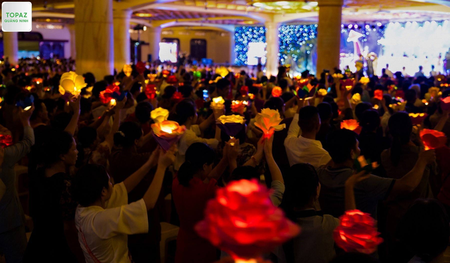 Hàng ngàn ngọn đèn hoa đăng tri ân đã được thắp sáng