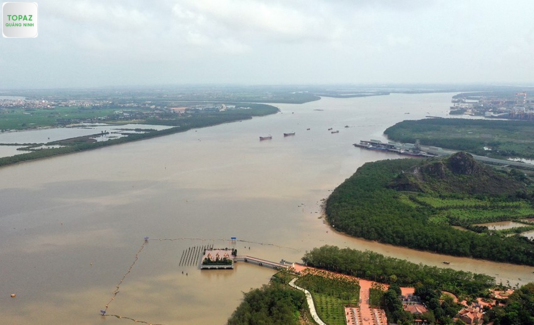 Sông Bạch Đằng nằm trong hệ thống sông Thái Bình. 