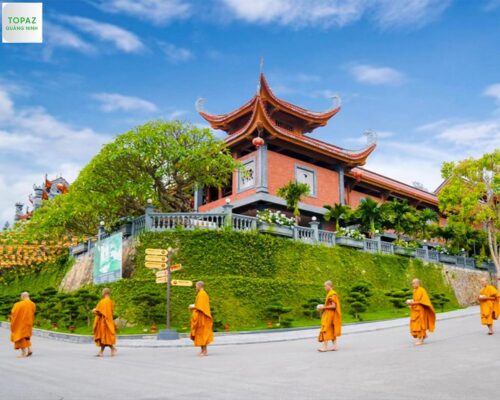 Cảm nhận không gian thanh tịnh khi đến thăm chùa Ba Vàng - Chùa Ba Vàng cách Hà Nội bao nhiêu km? 