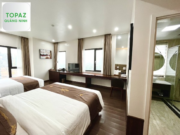 Phòng nghỉ khách sạn Diamond Quảng Ninh khá rộng rãi, hầu hết đều view vịnh hoặc biển