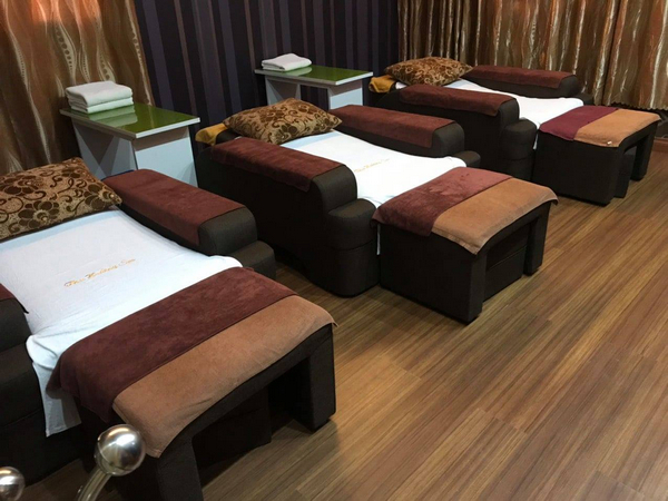 Phòng massage tại Thu Hường Spa được thiết kế gọn gàng và sạch sẽ 
