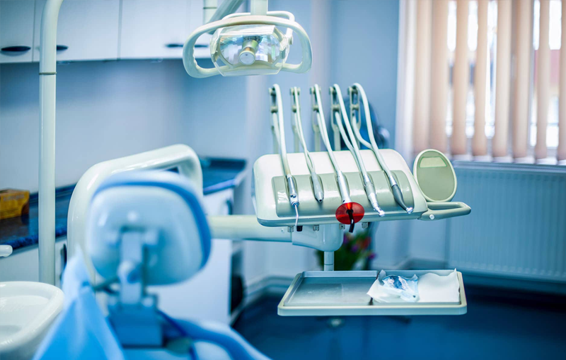 Tay nghề bác sĩ và máy móc hiện đại là yếu tố trực tiếp ảnh hưởng đến tốc độ lành thương của Implant